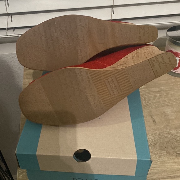 Tom’s Wedge Sandal - Picture 7 of 8